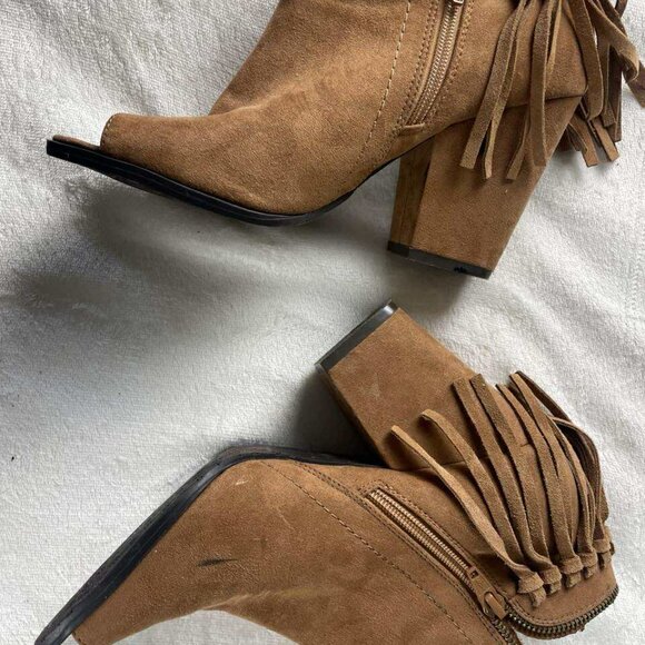 EUC Dolce Vita Tan Peep Toe Fringe Micro Suede Block Heel Ankle Bootie size 9 - Picture 7 of 9